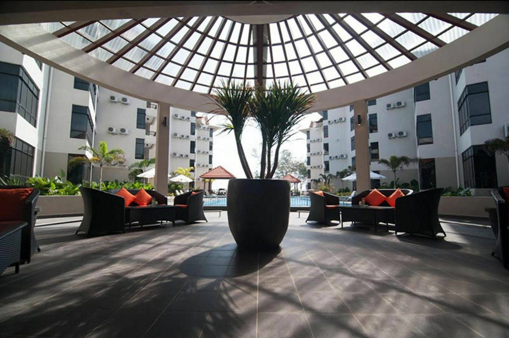 Samsuria Beach Resort & Residence Чератинг Екстериор снимка