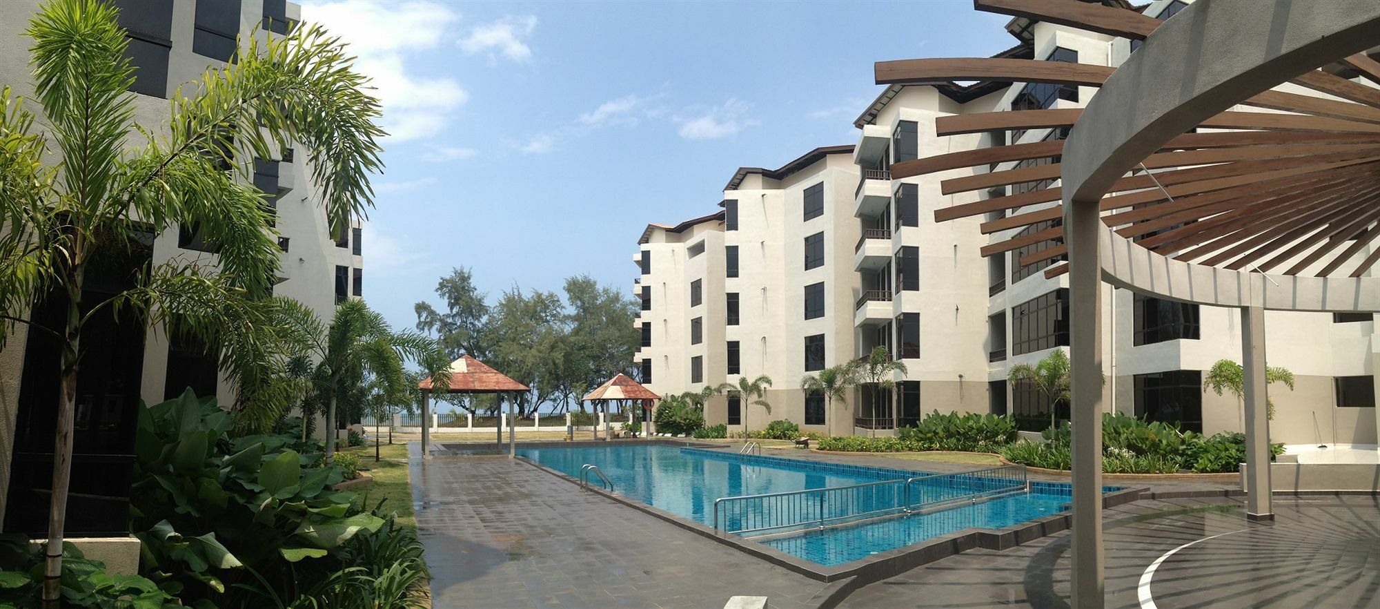 Samsuria Beach Resort & Residence Чератинг Екстериор снимка
