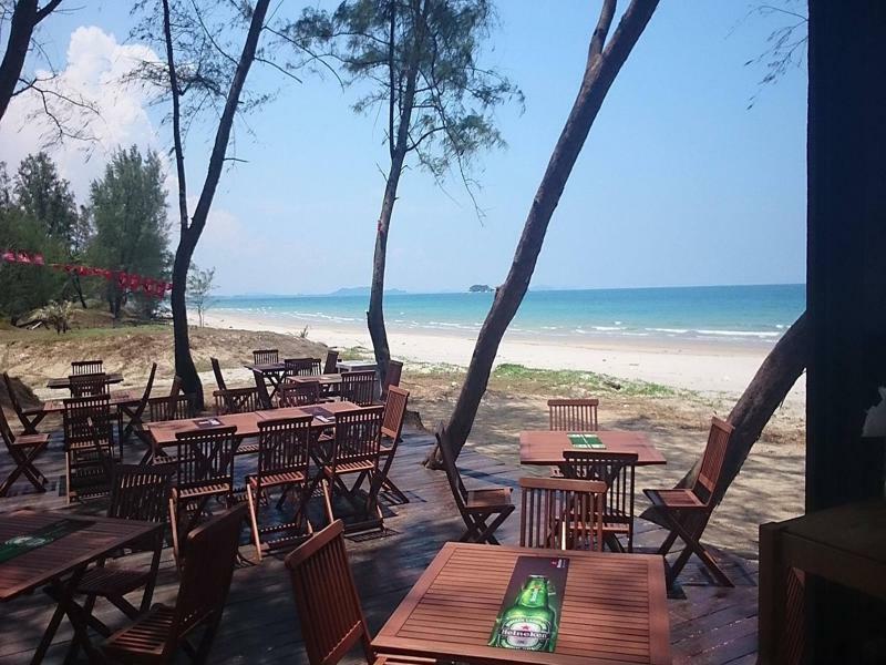 Samsuria Beach Resort & Residence Чератинг Екстериор снимка