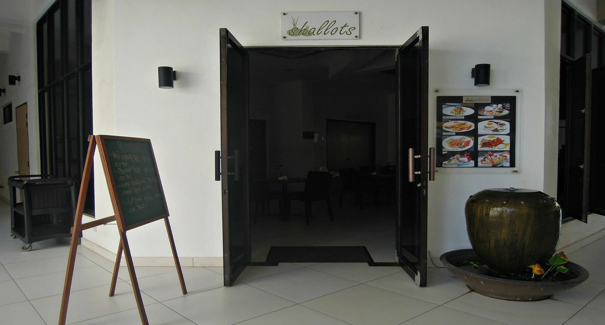 Samsuria Beach Resort & Residence Чератинг Екстериор снимка