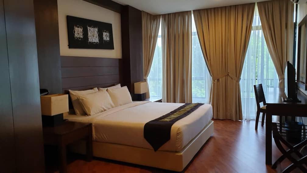 Samsuria Beach Resort & Residence Чератинг Екстериор снимка