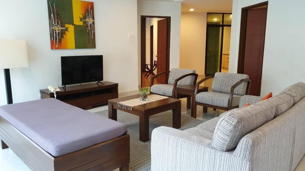 Samsuria Beach Resort & Residence Чератинг Екстериор снимка
