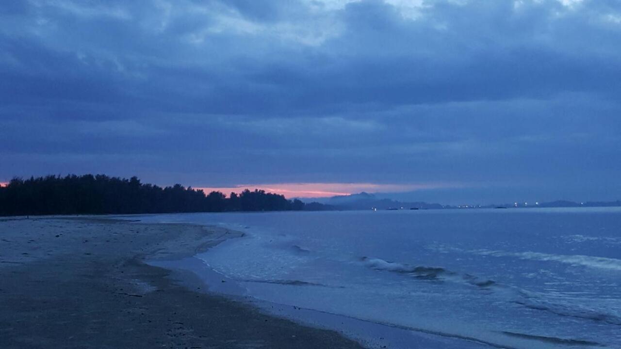 Samsuria Beach Resort & Residence Чератинг Екстериор снимка